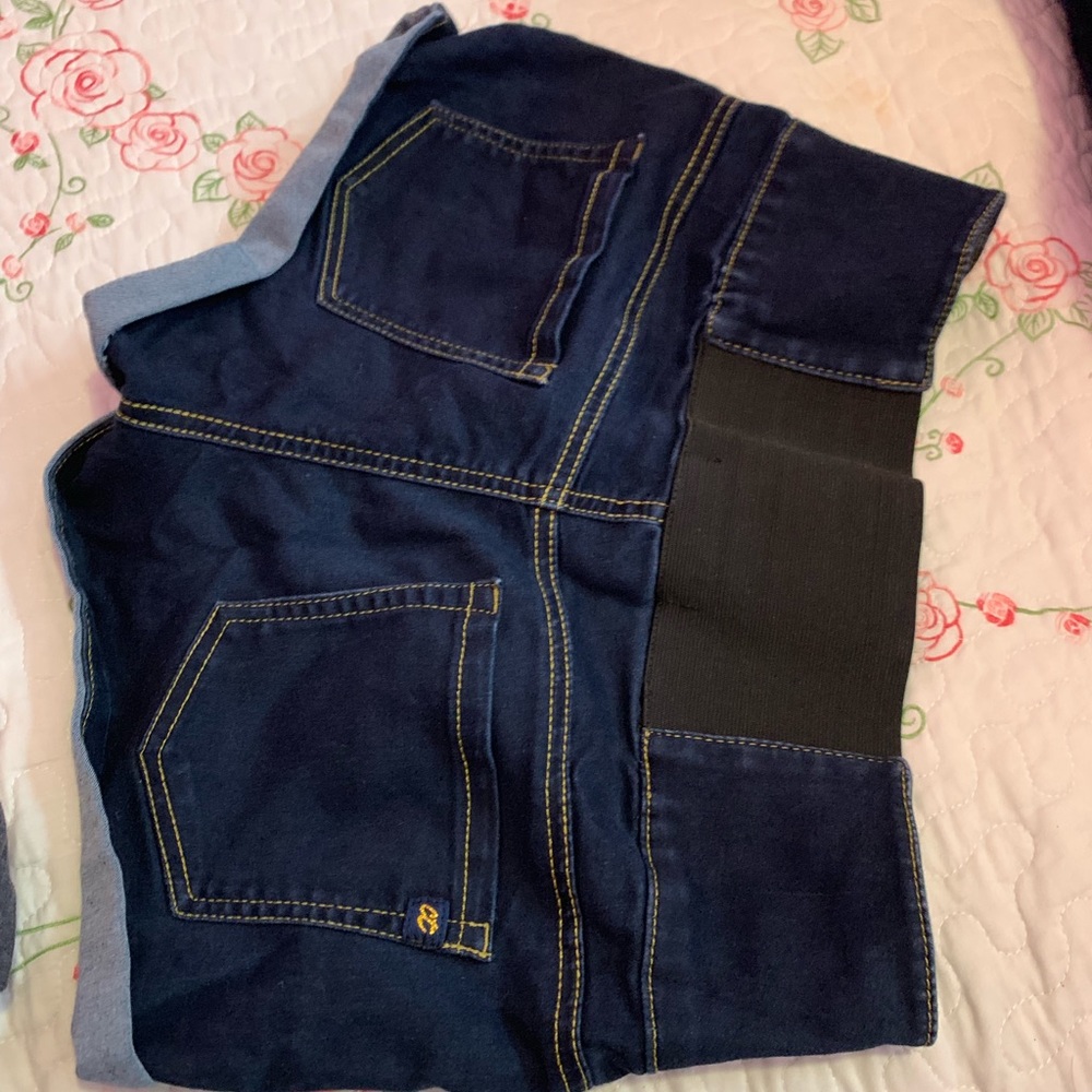 Shorts - Picture 2 of 2
